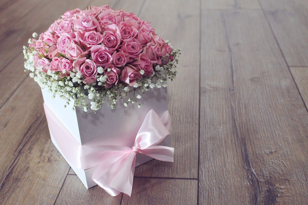 A box of pink roses