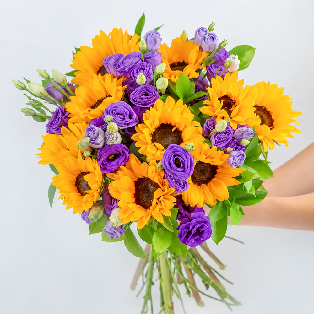Sunflowers and Roses: The Right Mix for Every Occasion 9 sp 2026 09 23T121559.595